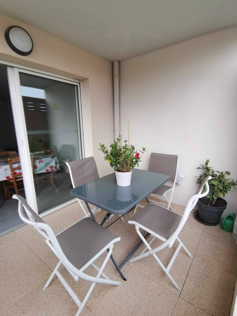 APPARTEMENT RESIDENCE SENIOR LA CRAU PROCHE VILLAGE ET COMMERCES AVEC PLACE DE PARKING