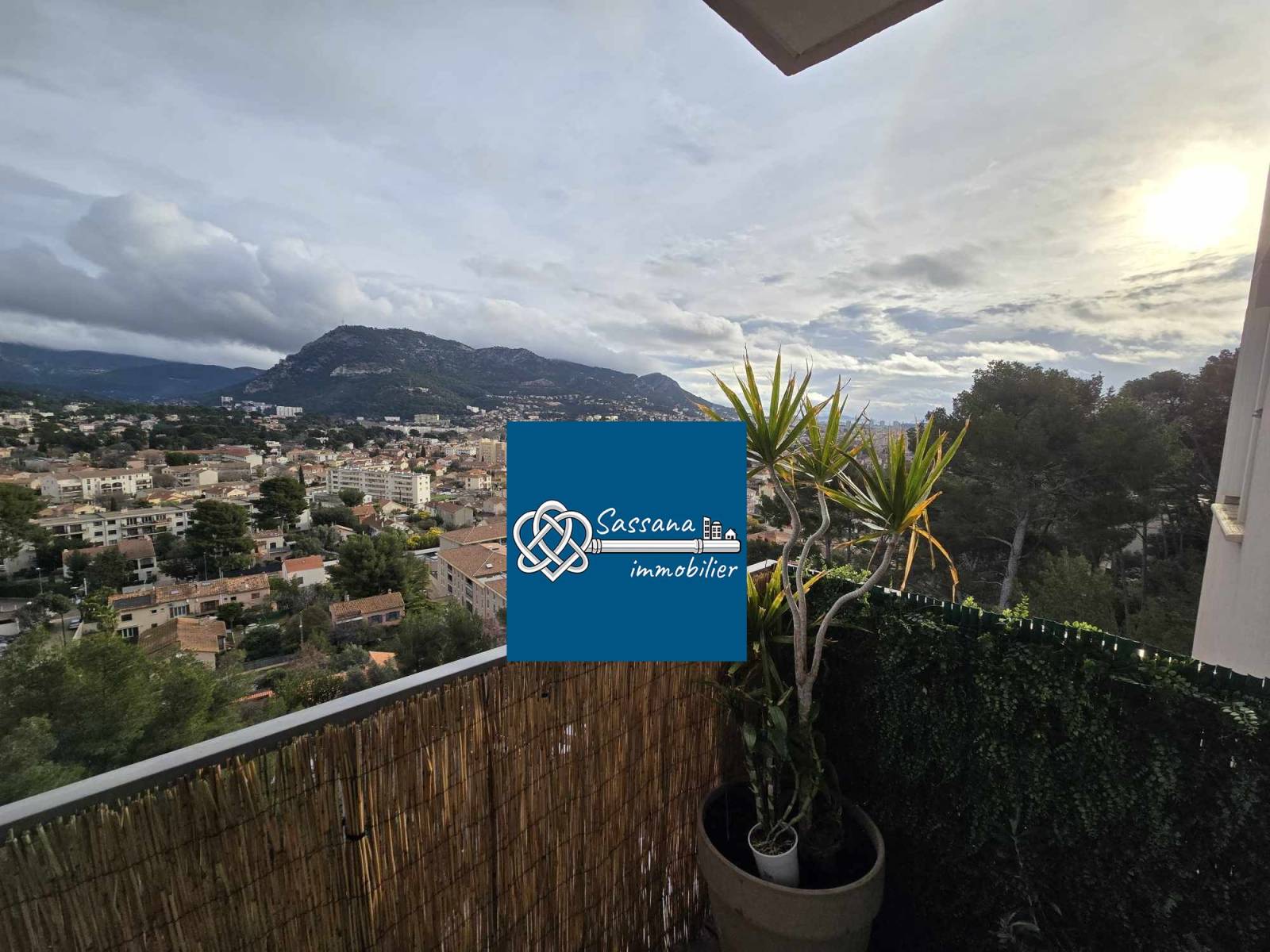 Appartement de type 3 dans une résidence sécurisée Toulon Ouest avec parking et cave