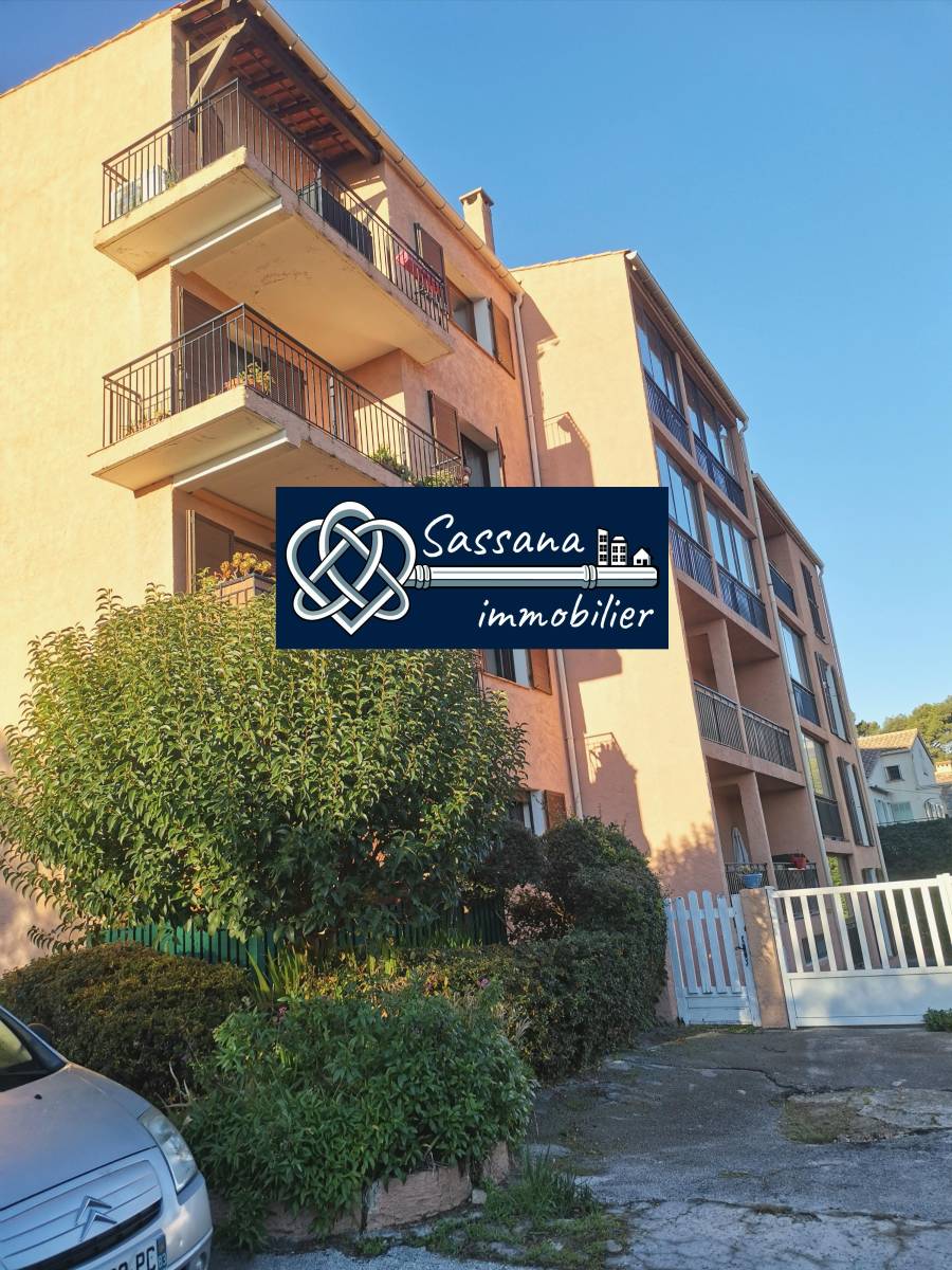 Appartement 3 pièces TOULON OUEST LES ROUTES VUE SUR LES COLLINES AU CALME AVEC PARKING ET CAVE