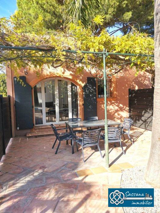 Vente appartement T2 rez-de-jardin dans maison à Sanary-sur-Mer 32.05 m²