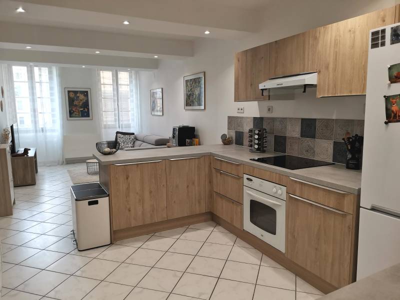 APPARTEMENT DE TYPE 2 en plein coeur de villa à TOULON rénové